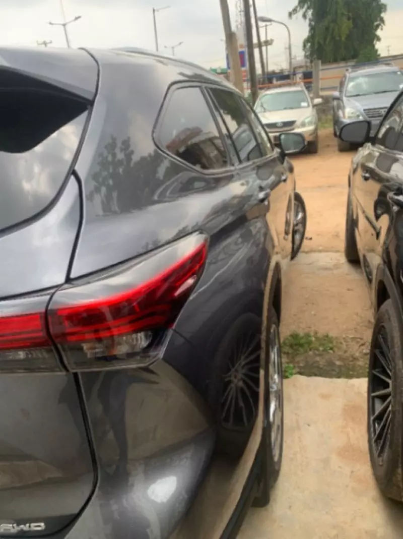 Toyota Highlander   - 2022