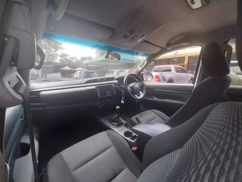 Toyota Hilux   - 2019
