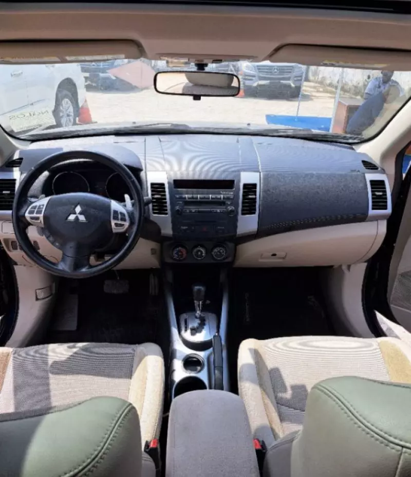Mitsubishi Outlander Sport   - 2011