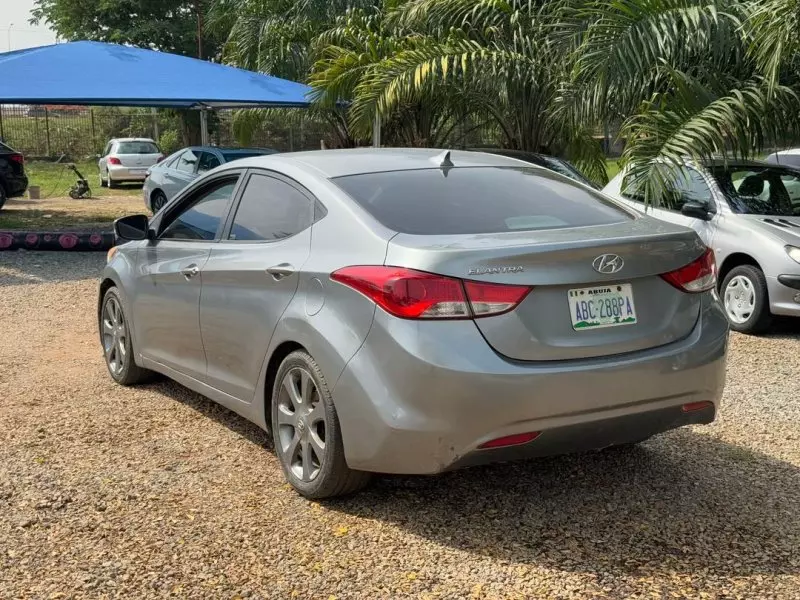 Hyundai Elantra   - 2009