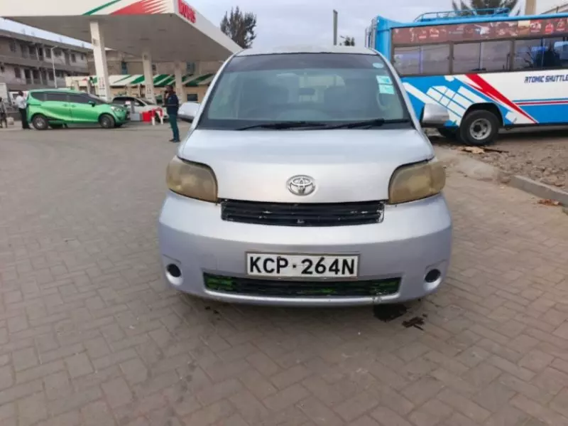 Toyota Porte   - 2012