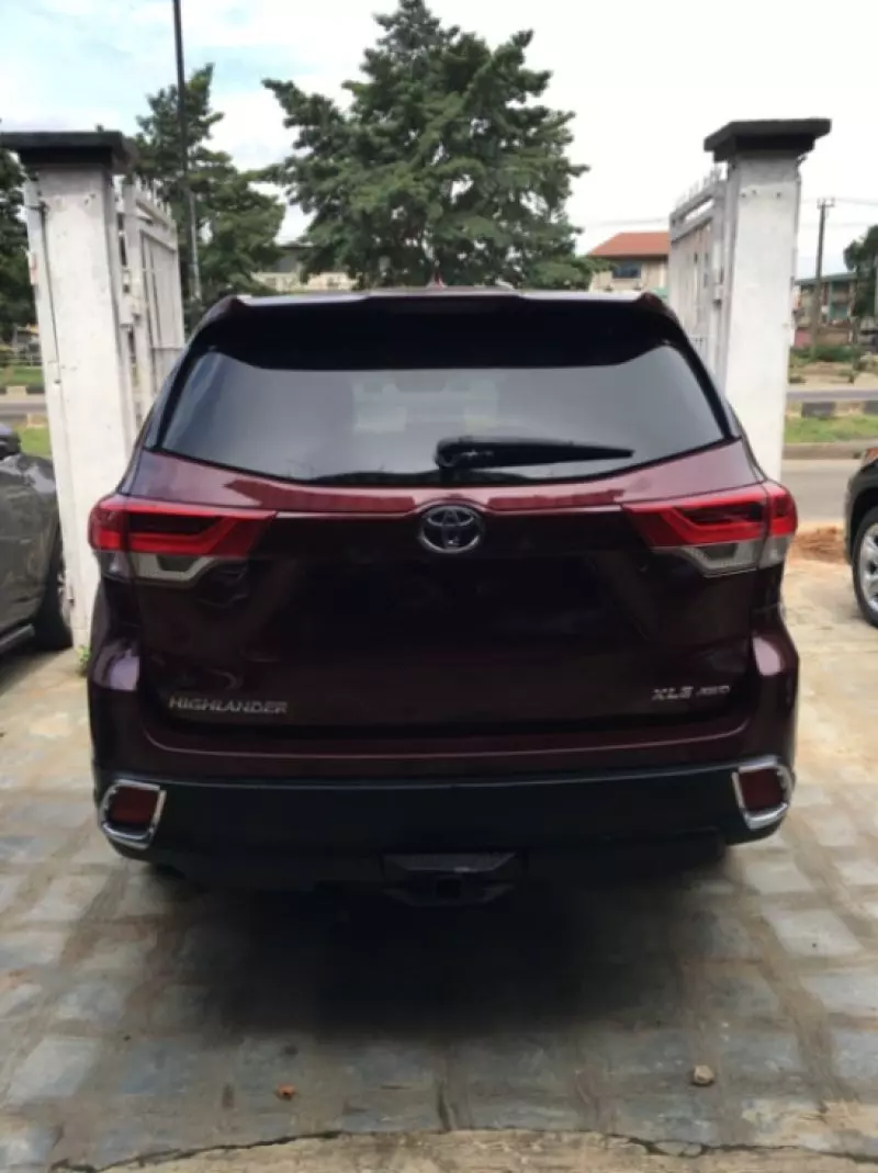 Toyota Highlander   - 2018