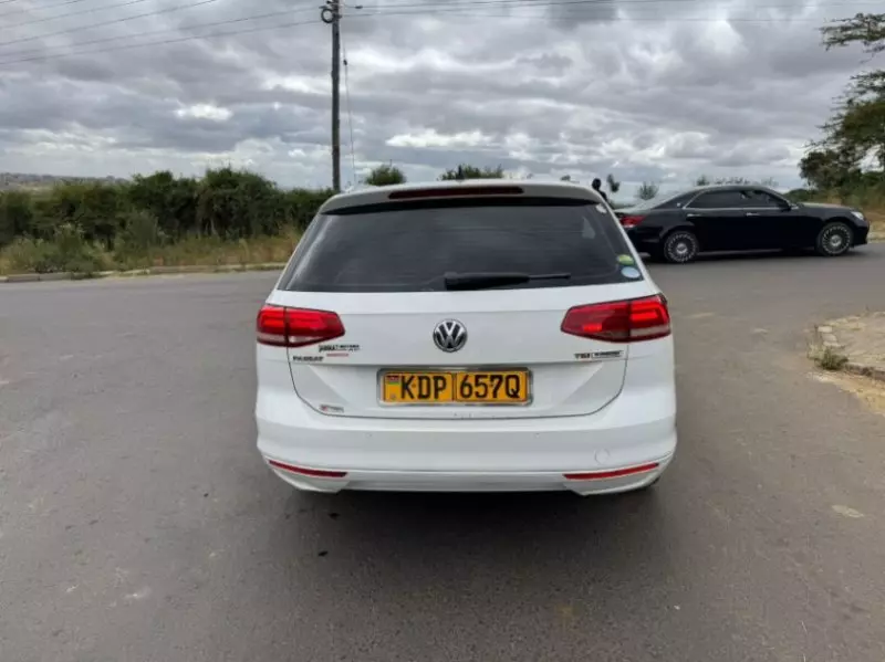 Volkswagen Passat   - 2017