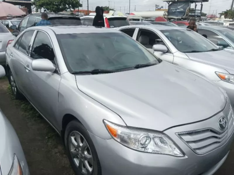 Toyota Camry   - 2011