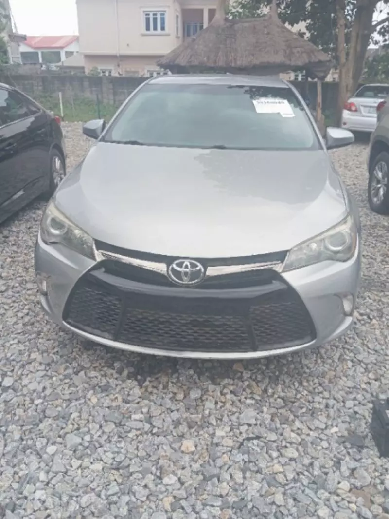 Toyota camry   - 2015