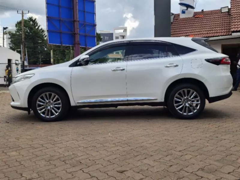 Toyota Harrier   - 2019