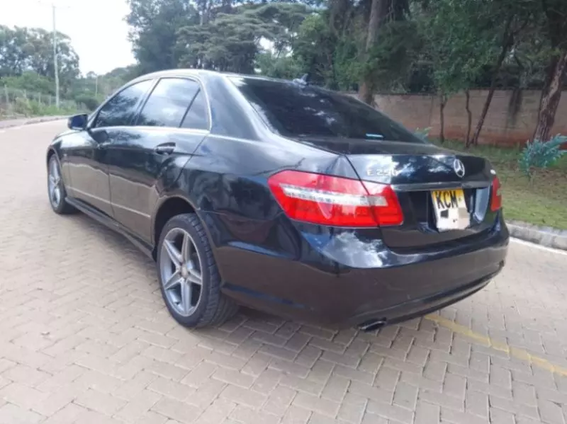 Mercedes-Benz E250   - 2010