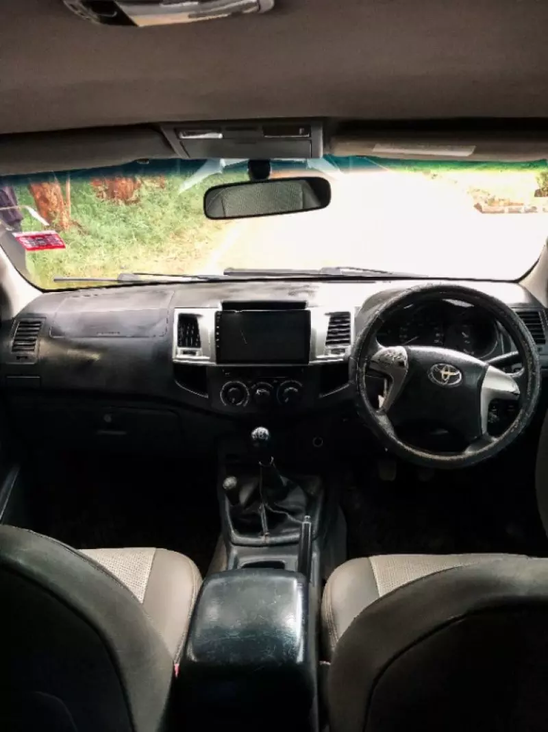 Toyota Hilux    - 2014