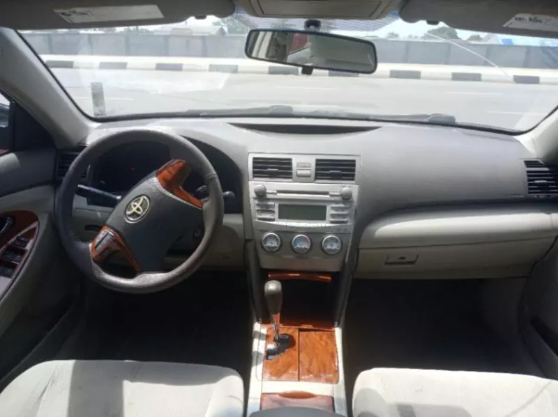 Toyota Camry   - 2010