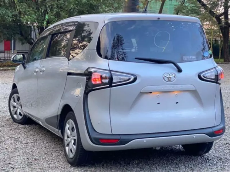 Toyota Sienta   - 2020