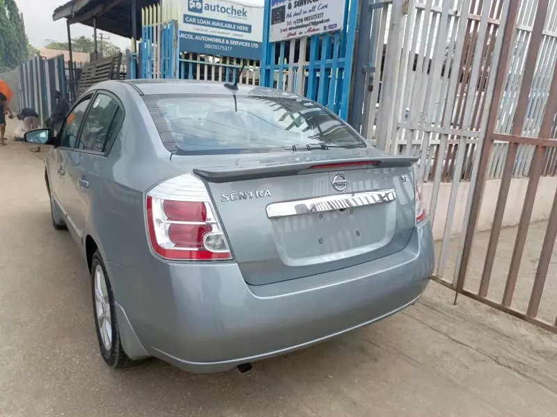Nissan Sentra   - 2012