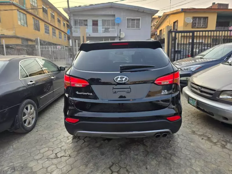 Hyundai Santa FE   - 2015