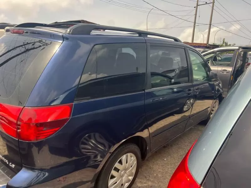 Toyota Sienna   - 2005