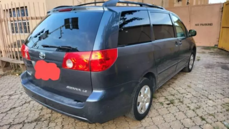 Toyota Sienna   - 2009