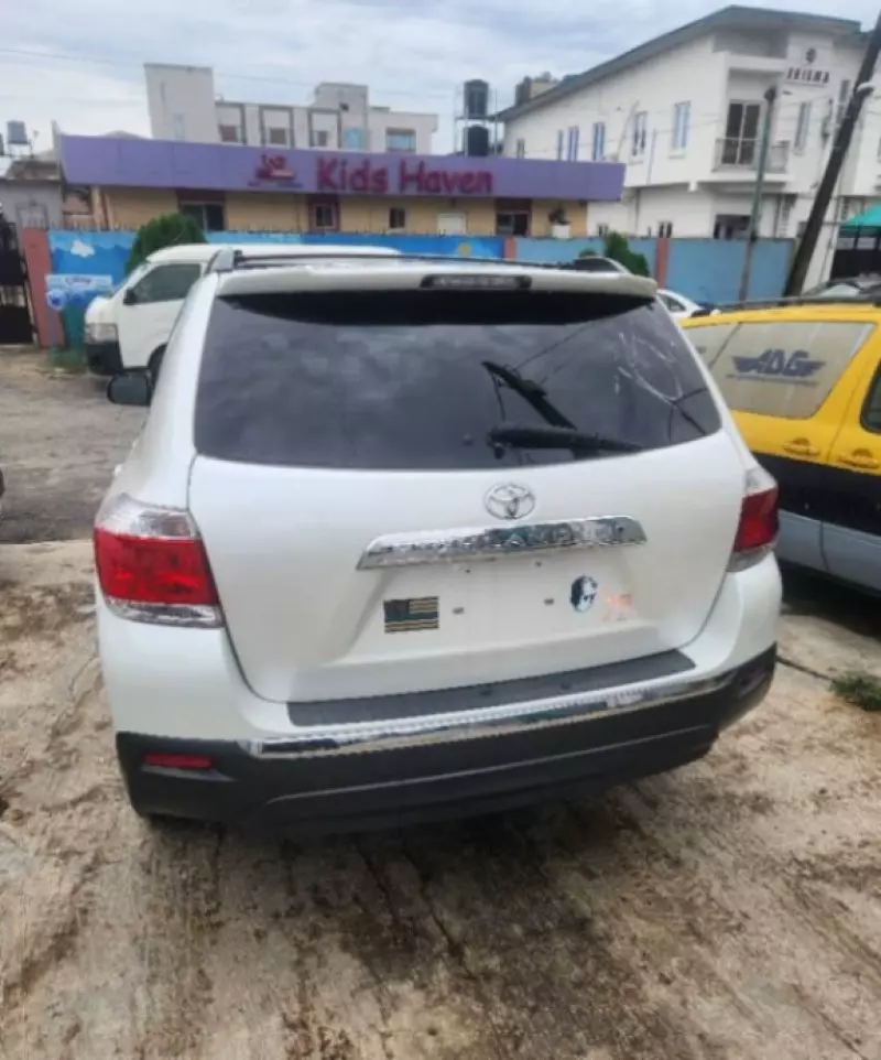 Toyota Highlander   - 2012