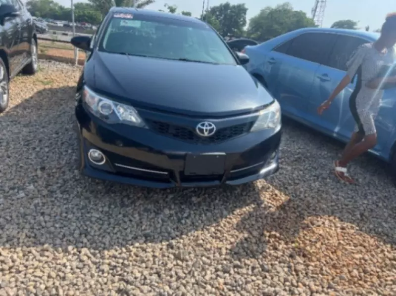 Toyota Camry   - 2012