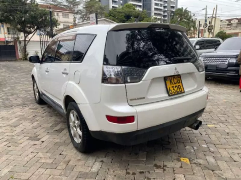 Mitsubishi OUTLANDER   - 2009