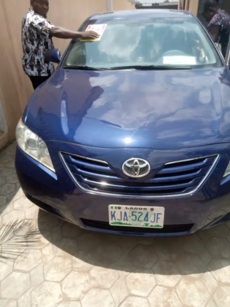 Toyota Camry   - 2009