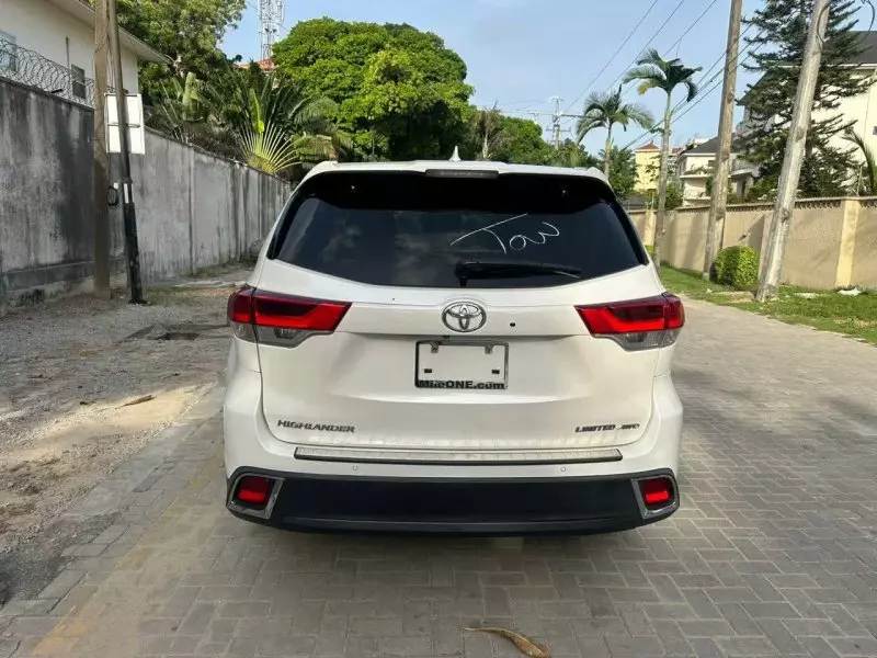 Toyota Highlander   - 2017