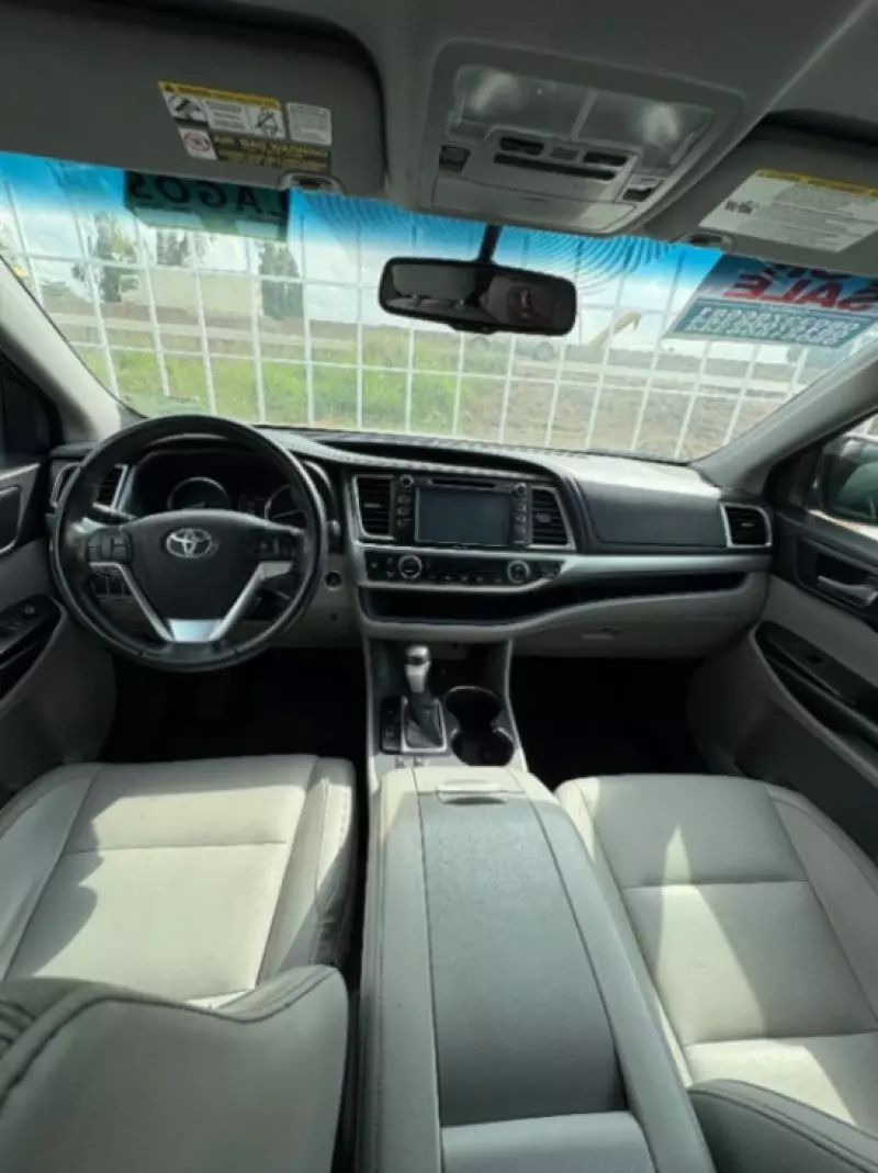 Toyota Highlander   - 2016