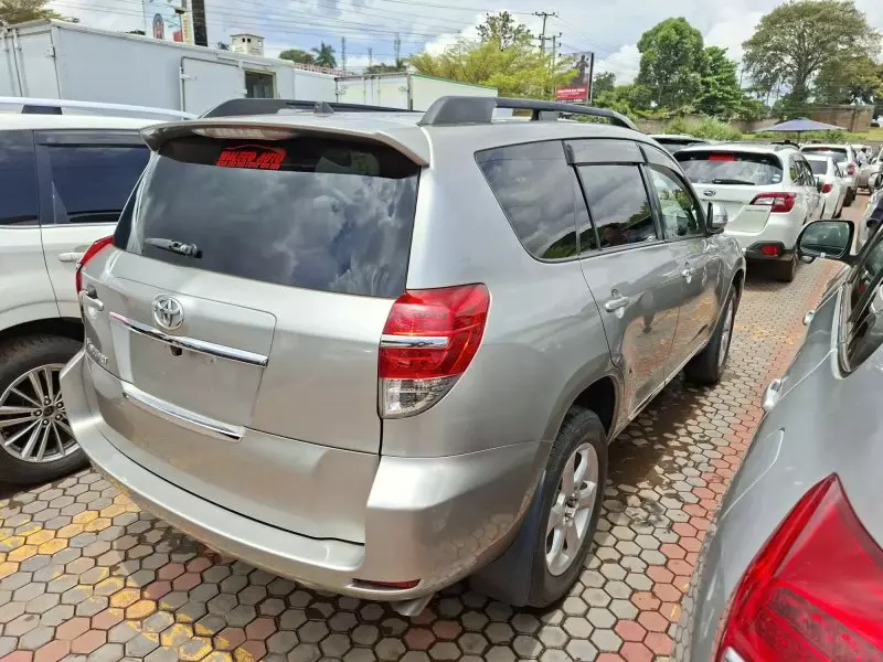 Toyota Vanguard    - 2012