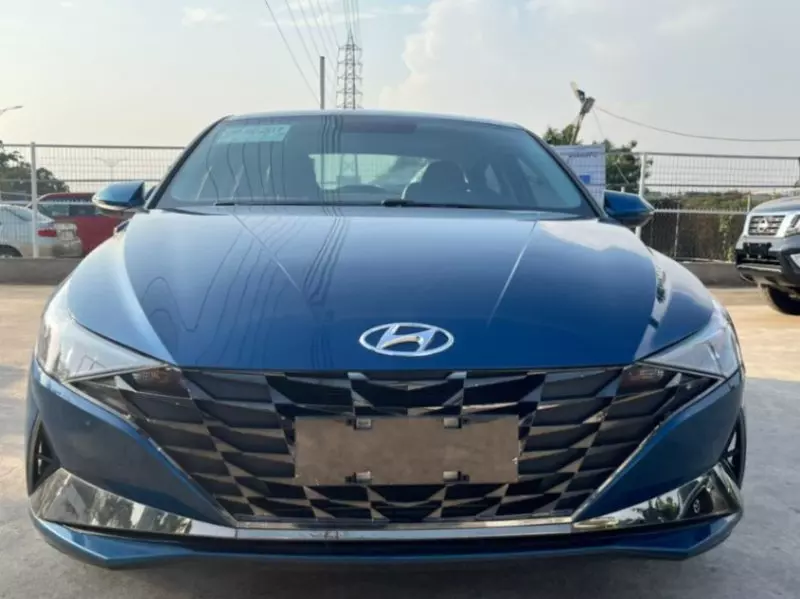 Hyundai Elantra   - 2021