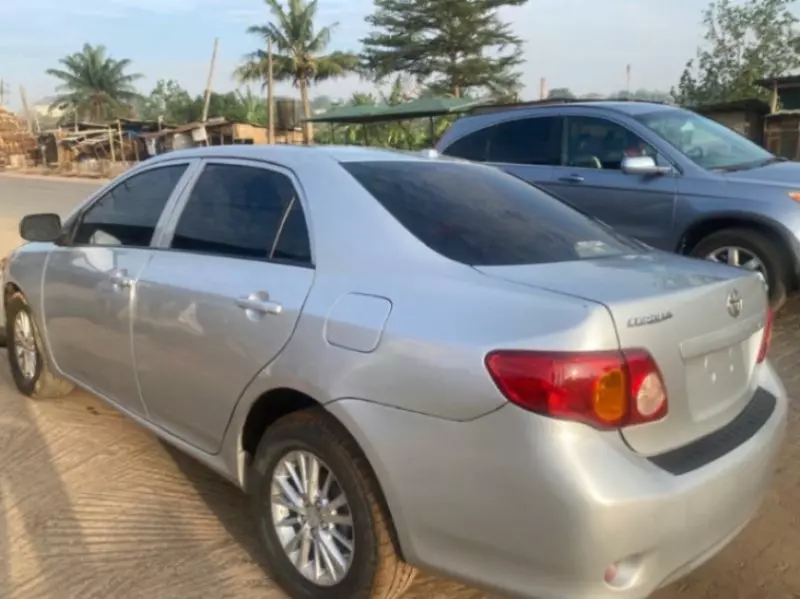 Toyota Corolla   - 2009