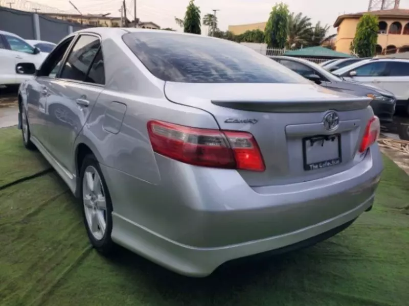 Toyota Camry   - 2009