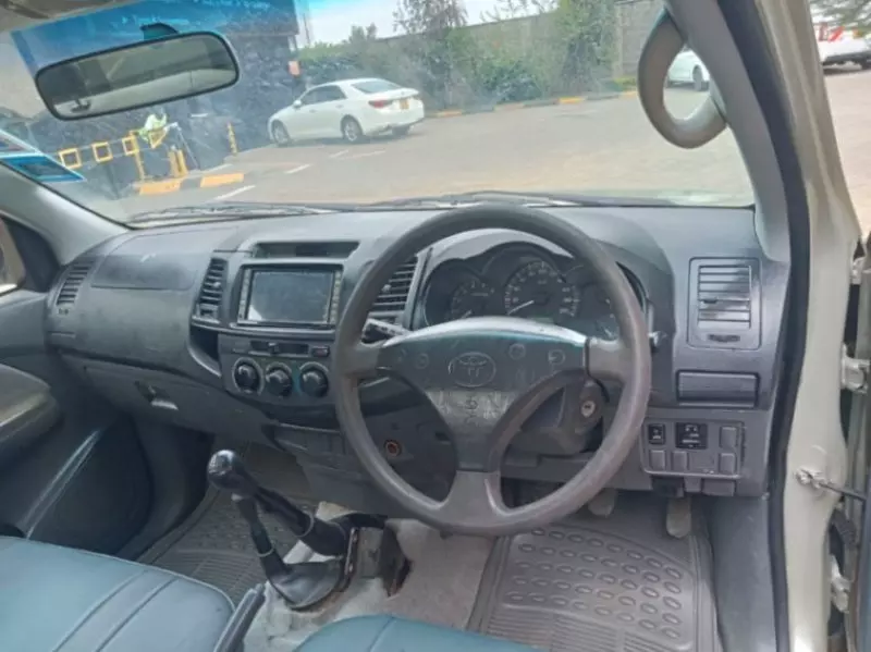 Toyota Hilux   - 2012