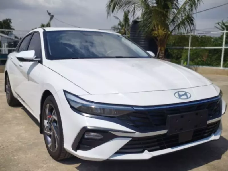 Hyundai Elantra   - 2025