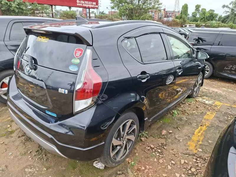 Toyota Aqua Hybrid - 2016