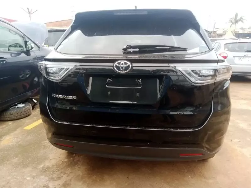 Toyota Harrier   - 2016