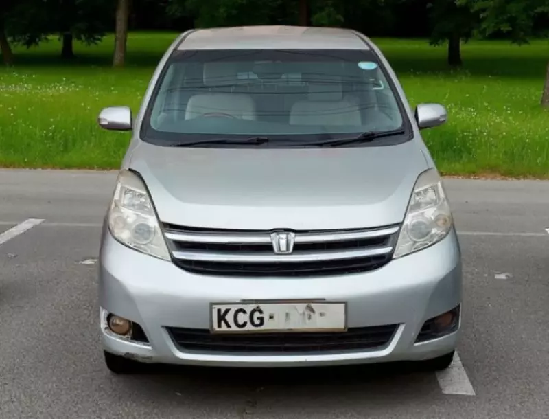 Toyota Noah   - 2006