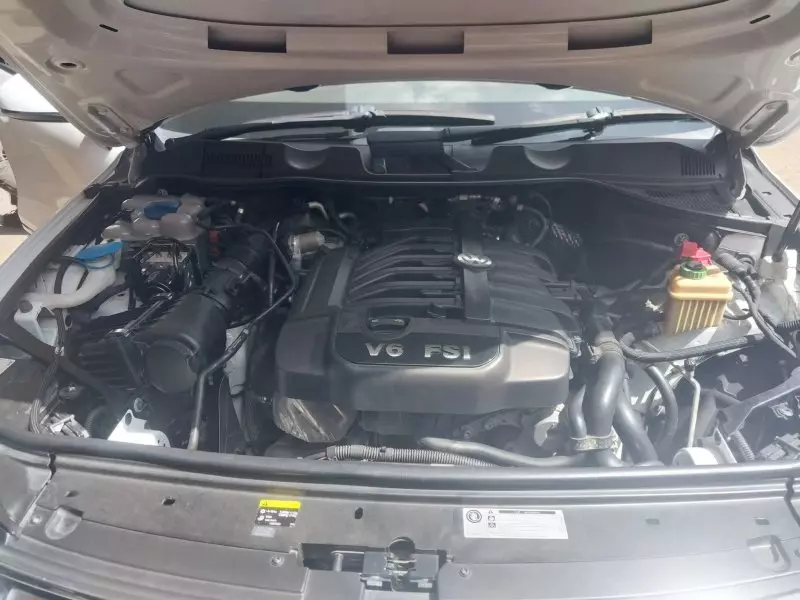 Volkswagen Touareg   - 2015