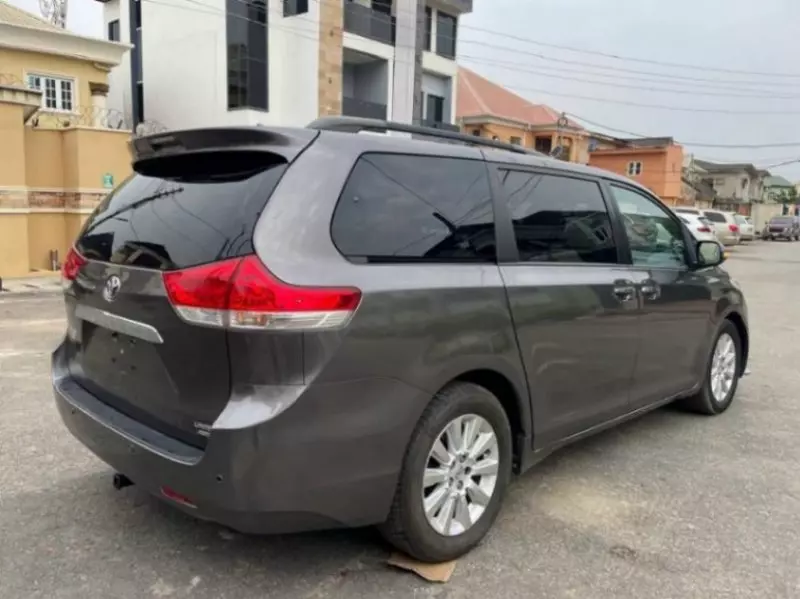 Toyota Sienna   - 2013