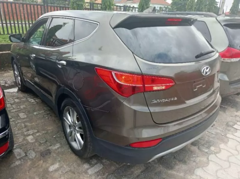Hyundai Santa Fe   - 2013