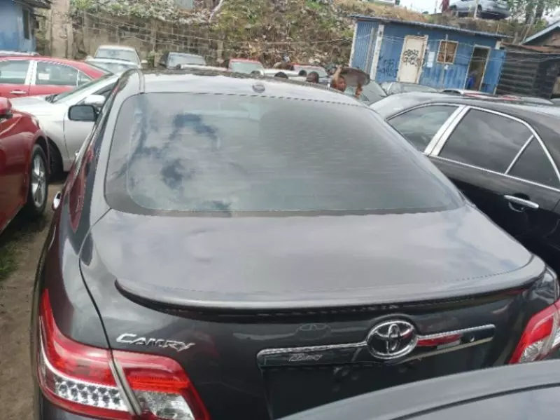 Toyota camry   - 2011