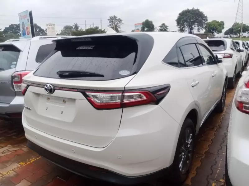Toyota Harrier   - 2016