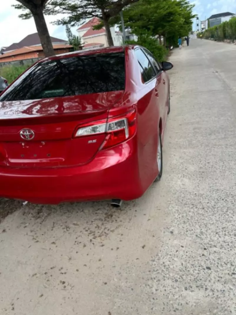 Toyota Camry   - 2014