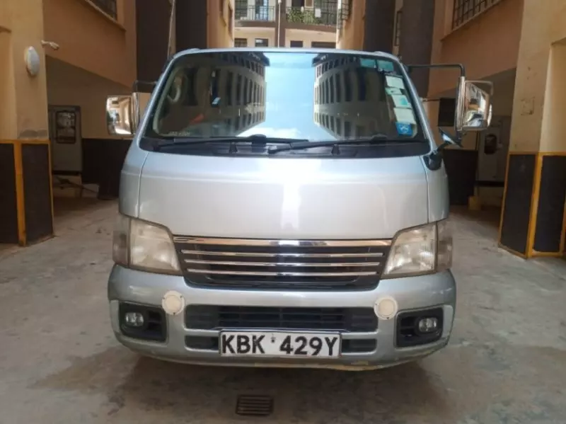Nissan Urvan   - 2003