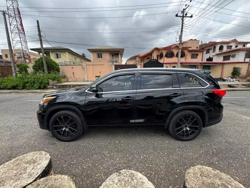Toyota Highlander   - 2015