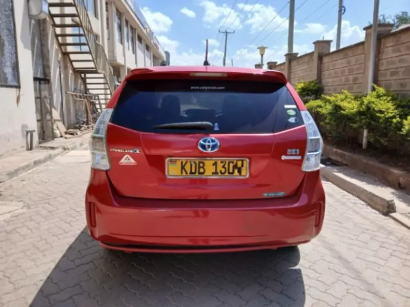Toyota Prius   - 2013