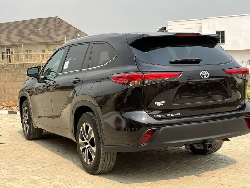 Toyota Highlander   - 2021