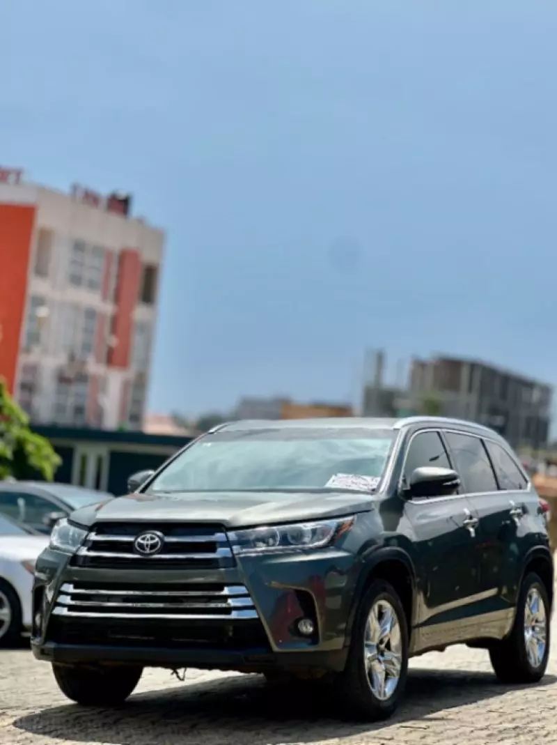Toyota Highlander   - 2014