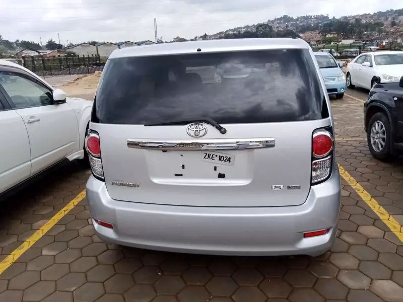 Toyota Rumion   - 2010