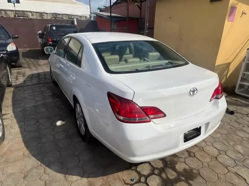 Toyota Avalon   - 2006