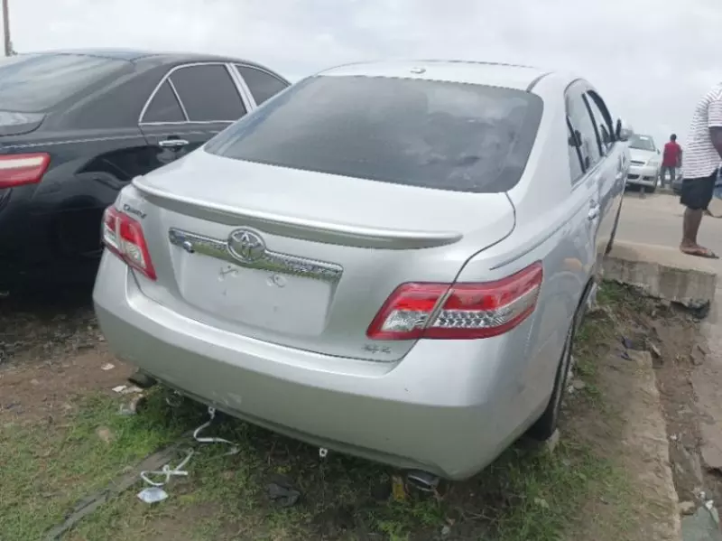 Toyota camry   - 2010