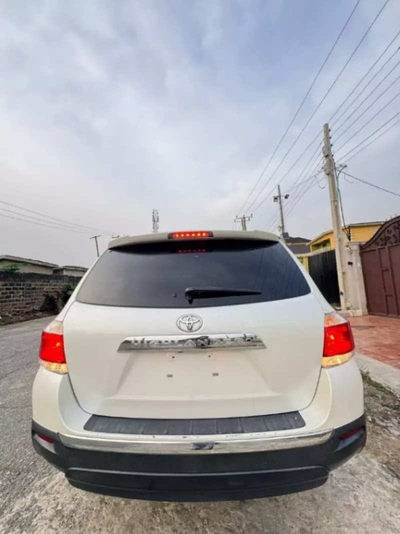 Toyota Highlander   - 2013