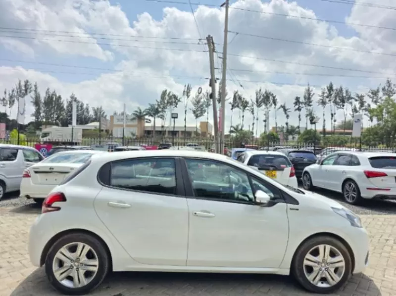 Peugeot 208   - 2018