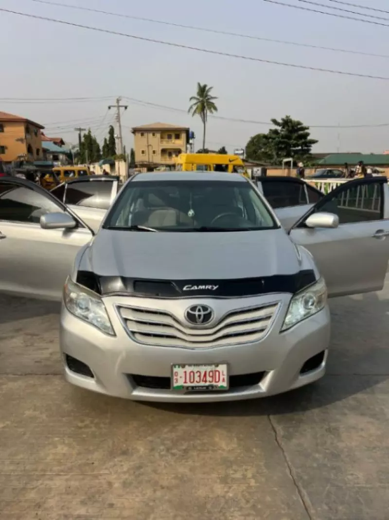 Toyota Camry   - 2009